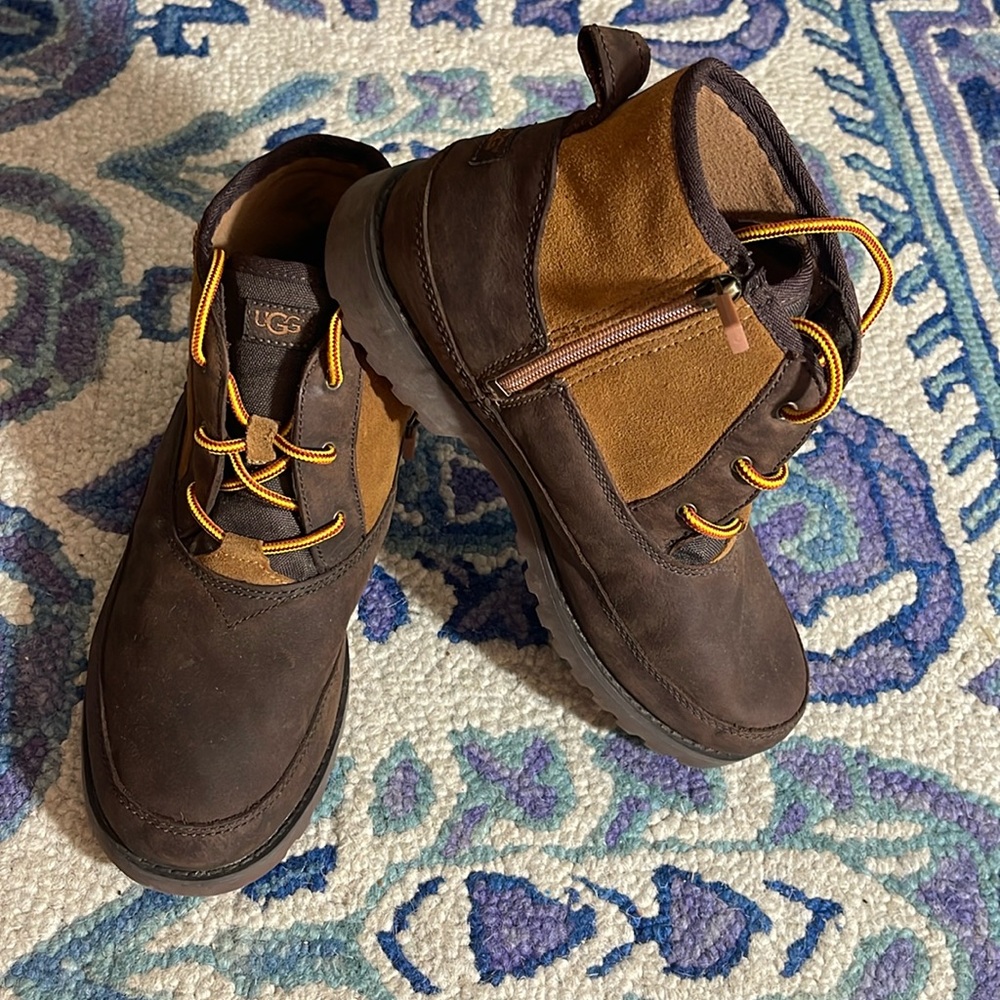 UGG size 6 Bradley Nubuck Leather & Suede Boots